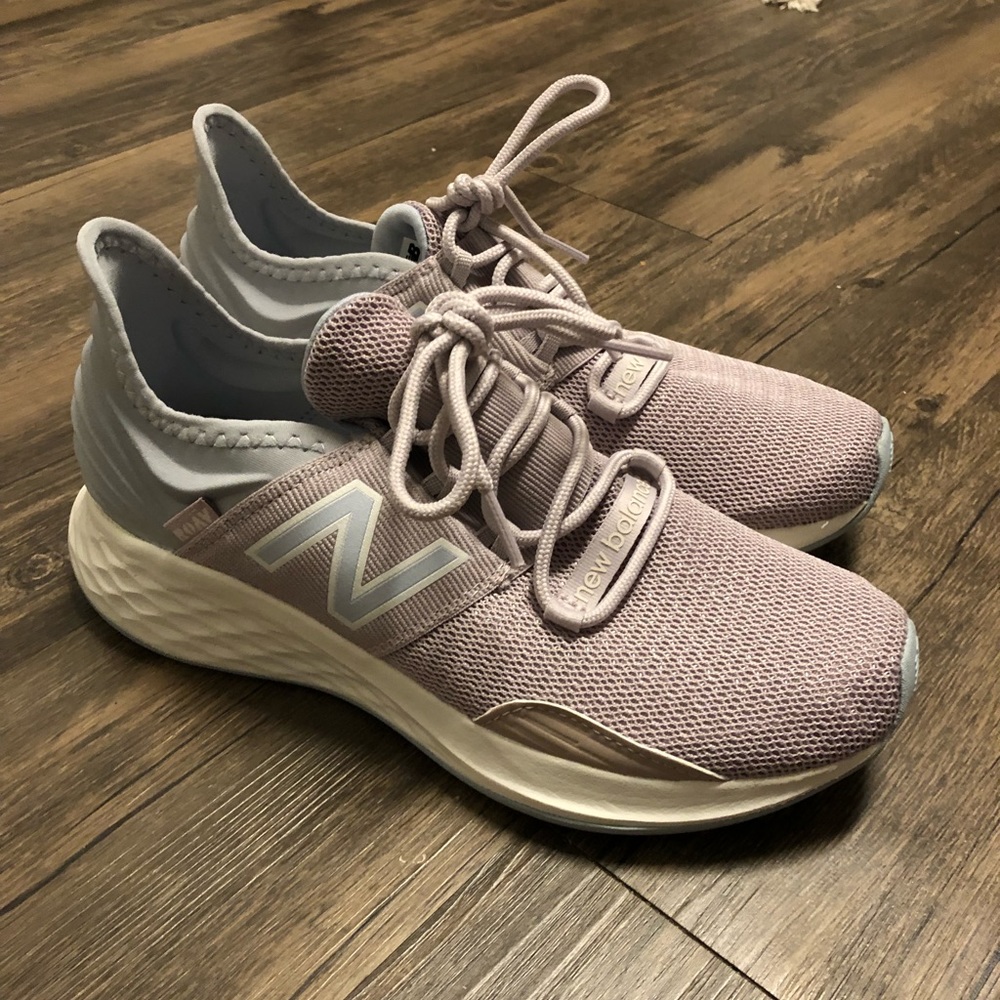 WORN ONCE Women’s New Balance tennis shoes. Size 7.5